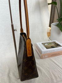 Louis Vuitton Looping MM Bag in Monogram Canvas